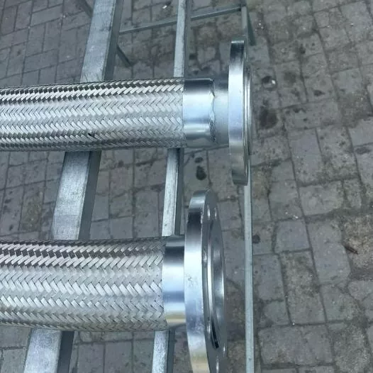 ঢেউতোলা নমনীয় ধাতু পায়ের পাতার মোজাবিশেষ